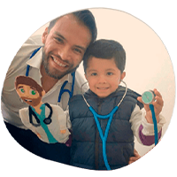 Dr. Héctor Mendoza, Médico Pediatra.