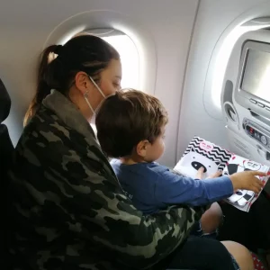 entretener niños avión